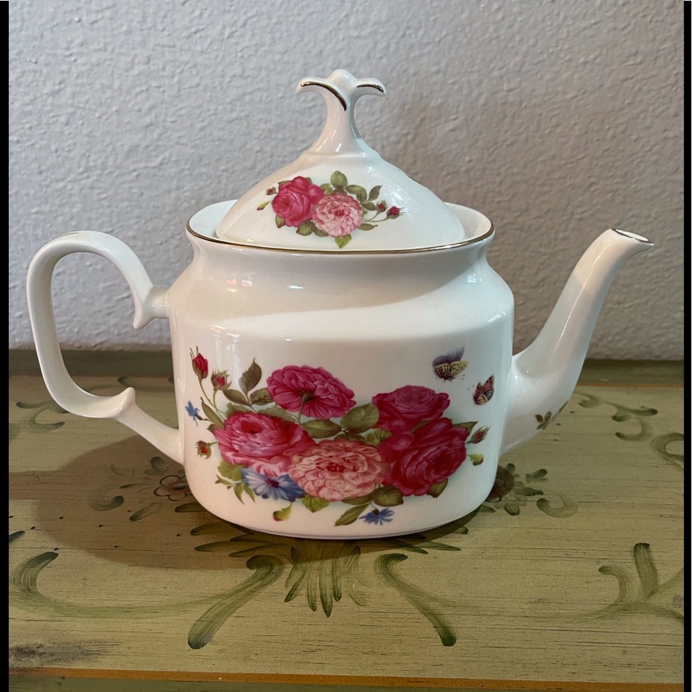 Victorian Vintage Rose Teapot